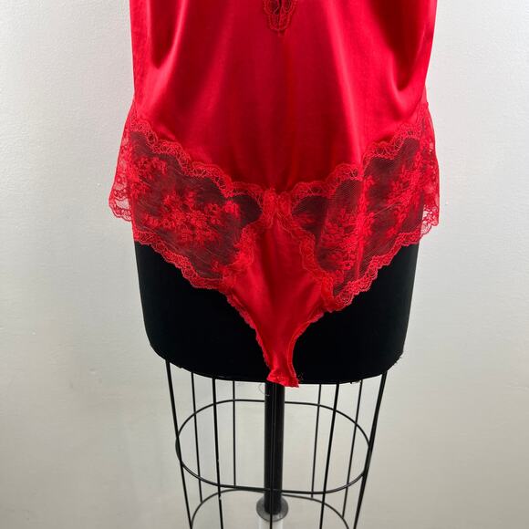 VINTAGE La Femme De Vanity Fair Lace Teddy Red Sleeveless V-Neckline Satin - Picture 3 of 6